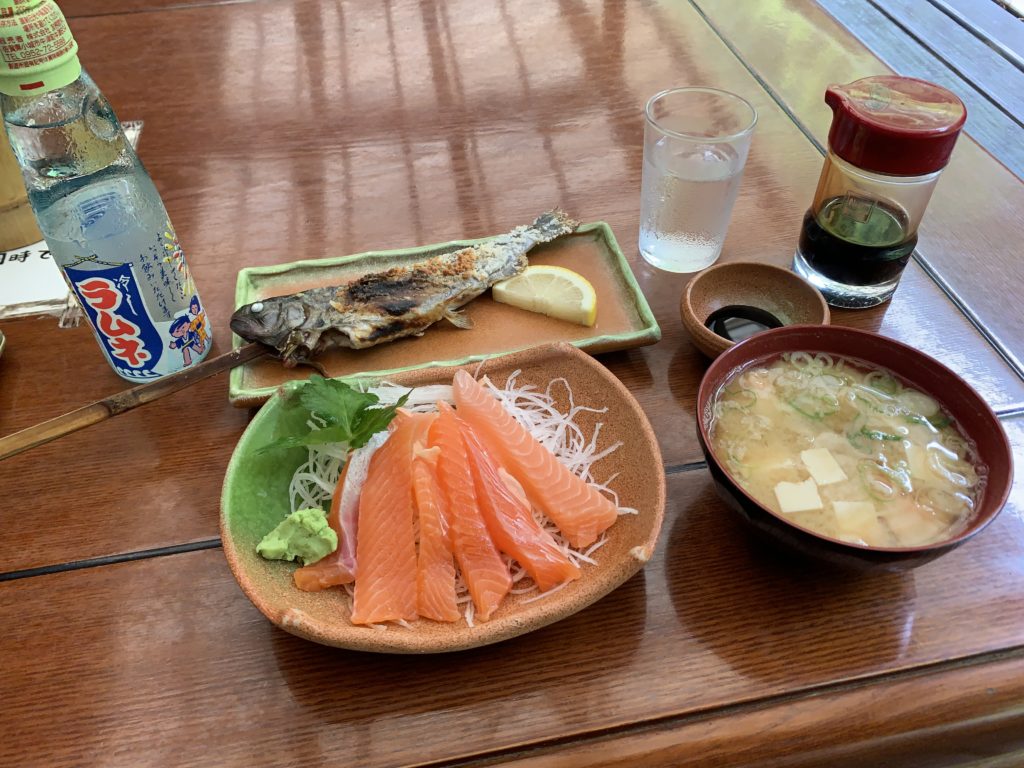 木郷自然釣りセンターニジマスの刺身